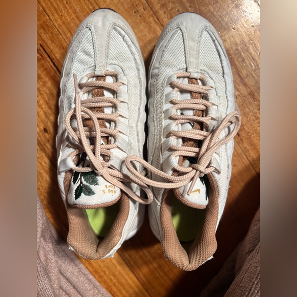 Nike with 3 uses - Picture 3 of 7